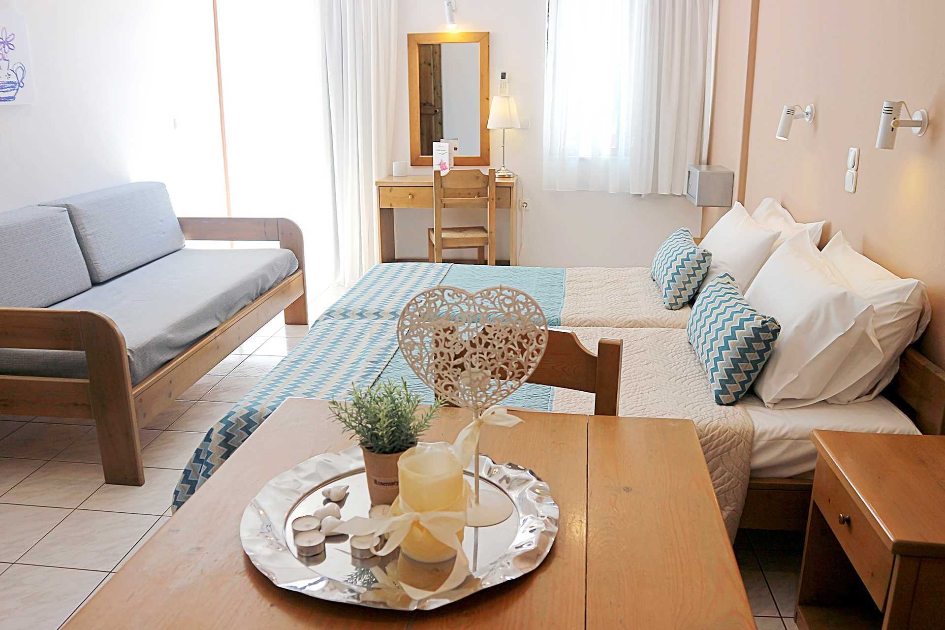 Yksiö Sonio Beach -hotellissa Plataniaksessa Kreetalla, Kreikassa.