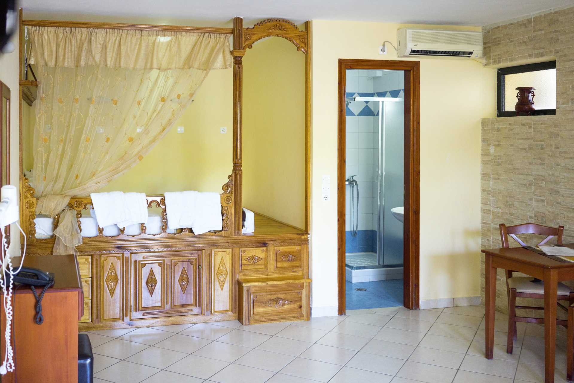 Yksiö Zephyros Village -hotellissa Karpathoksella, Kreikassa.